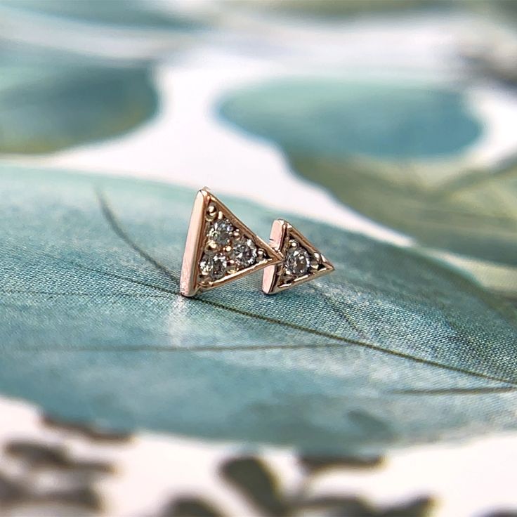 14K Gold 4.5mm Total Size Double Pave Triangle with 4 x 1mm Prong Set Gemstones Threadless "press-fit" style jewelry. Fits into 18g, 16g, and 14g Threadless posts.  This jewelry is a two part piece, the item listed is only the top portion. Does not include the post/backing.  Guaranteed against any manufacturing defects Just Girly Things, Blue Diamond, Fit Style, Style Jewelry, Piercing Jewelry, Blue Ocean, Girly Things, Prong Setting, Blue Sapphire