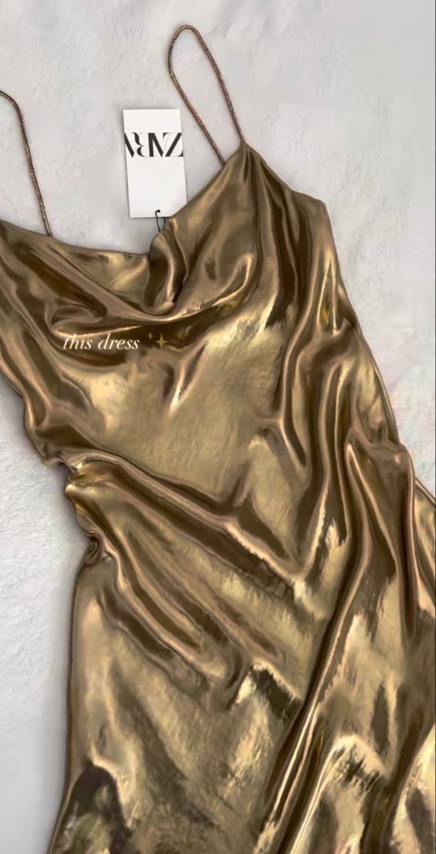 Golden Outfit, Zara Fall, Shiny Dress, Fancy Fits, Money Fashion, Golden Dress, Birthday Inspo, Gold Outfit, Theme Dress