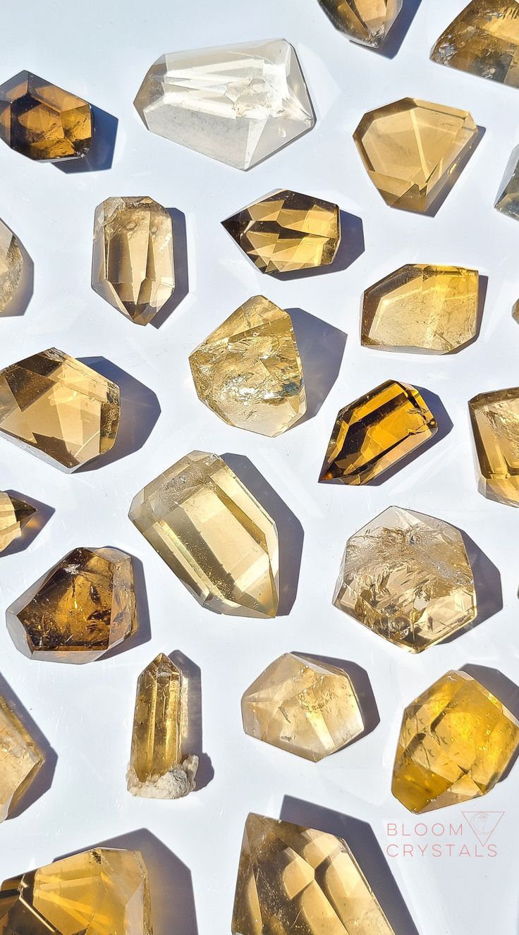 citrine crystals Citrine Stone Wallpaper, Citrine Wallpaper Iphone, Citrine Crystal Wallpaper Iphone, Crystals Product Photography, Yellow Crystals Aesthetic, Amber Crystal Aesthetic, Citrine Crystal Wallpaper, Abundance Aesthetic Wallpaper, Citrine Crystal Aesthetic