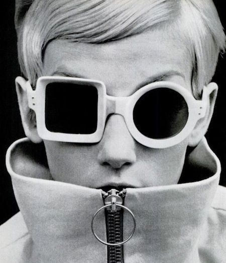 Twiggy Lawson, 60s Sunglasses, Sixties Style, Four Eyes, Black And White Photograph, Cooler Look, Cat Eyes, Mod Fashion, Vintage Eyewear