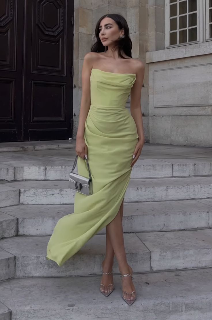 France Wedding Guest Dress, Formal Wedding Guest Dress Summer, Summer Green Dress, Green Dress Formal, Mode Zendaya, Light Green Dress, Formal Wedding Guest Dress, Green Formal Dresses, Look Formal