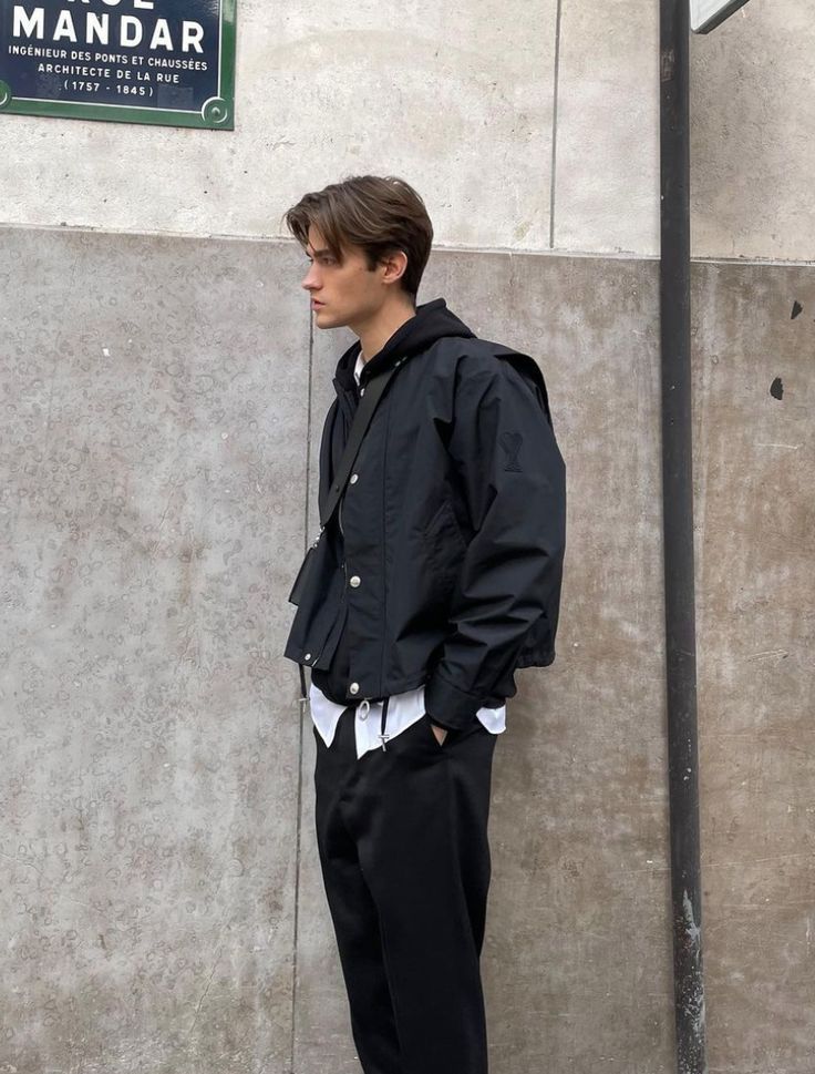 Casual Rich Guy Outfit, French Guy Aesthetic Outfit, Street Photoshoot Men, Eliot Cobalt, Okd Money Style Boy, Men’s Old Money Hairstyle, Starboy Asthetic Men, Men Pose, Street Photoshoot