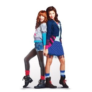 Disney Shake It Up Standup Cece And Rocky, Zendaya And Bella Thorne, Bella Thorne And Zendaya, Estilo Zendaya, Bella Throne, Disney Channel Shows, Zendaya Style, Girl Fashion Style, Disney Channel Stars