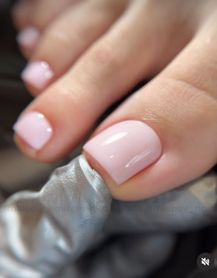 Pedikur Nails 2024, Pastel Toes Nails, Pastel Pink Toe Nails, Light Pink Mani Pedi, Pedicure Ideas Light Pink, Neutral Pink Pedicure, Pink White Pedicure, Natural Pink Pedicure, Pedicure Vacation Toenails