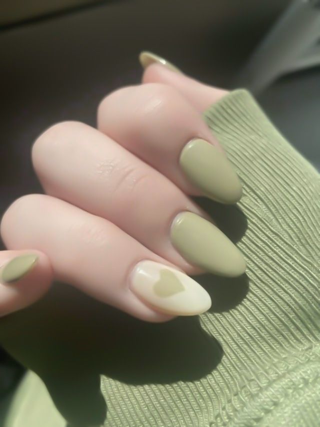 Cottagecore Nails Simple, Matcha Nails, Forest Green Nails, Green Nails Designs, Relatable Friends, Trending Aesthetic, Fake Nails Designs, Hello Nails, Cute Simple Nails