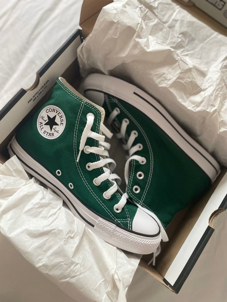 Converse Forest Green, Emerald Green Converse, Green Chuck Taylors, Forest Green Converse, Dark Green Converse, Forest Green Aesthetic, Cute Converse Shoes, Converse Aesthetic, Cute Converse