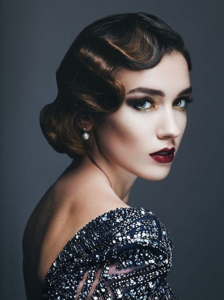 1920 Hairstyles, Gatsby Makeup, Great Gatsby Hairstyles, Look Gatsby, 1920s Makeup, Flapper Hair, Gatsby Hair, Finger Wave Hair, Rambut Brunette