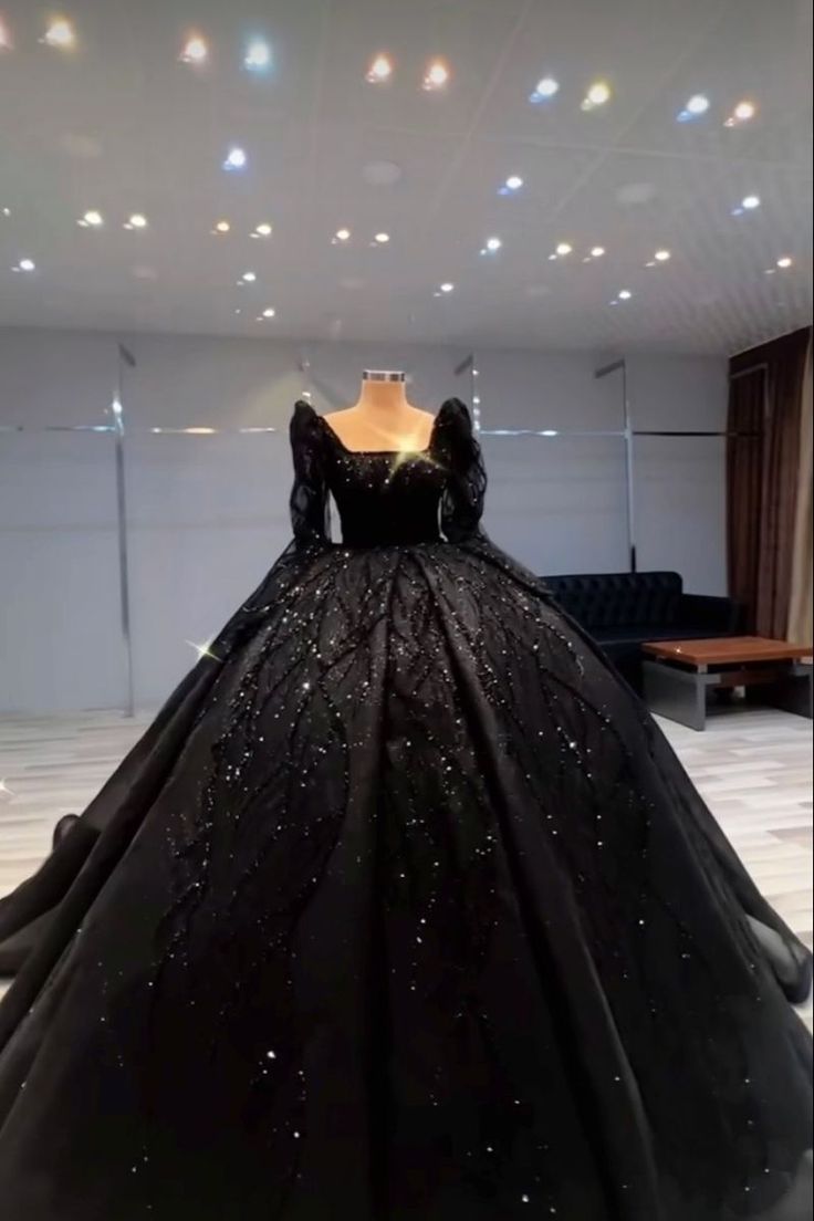 Royal Ball Gown Aesthetic Black, Bridal Dresses Ideas, Princess Frocks, Black Bridal Dresses, Black Quinceanera, Barbie Gown, Long Party Gowns, Elsa Cakes, Black Wedding Gowns