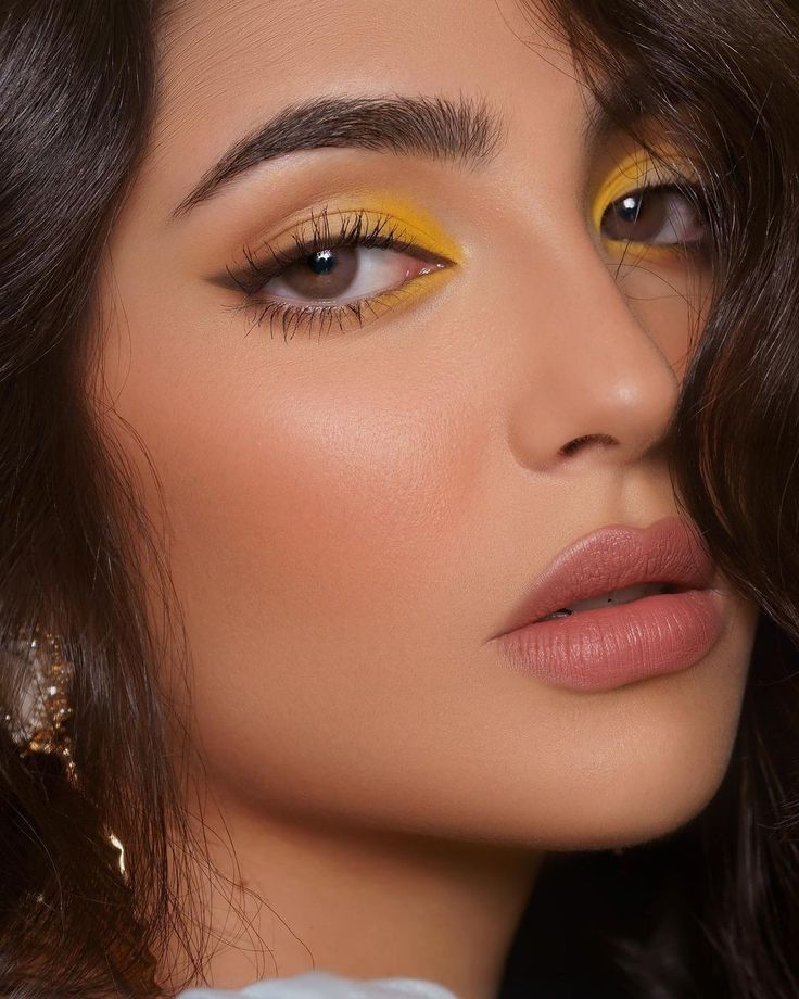 Subtle Colorful Makeup, Yellow Eye Makeup, Mekap Mata, Yellow Makeup, Yellow Eyeshadow, Eye Makeup Techniques, Eye Makeup Pictures, Smink Inspiration, Eye Makeup Designs