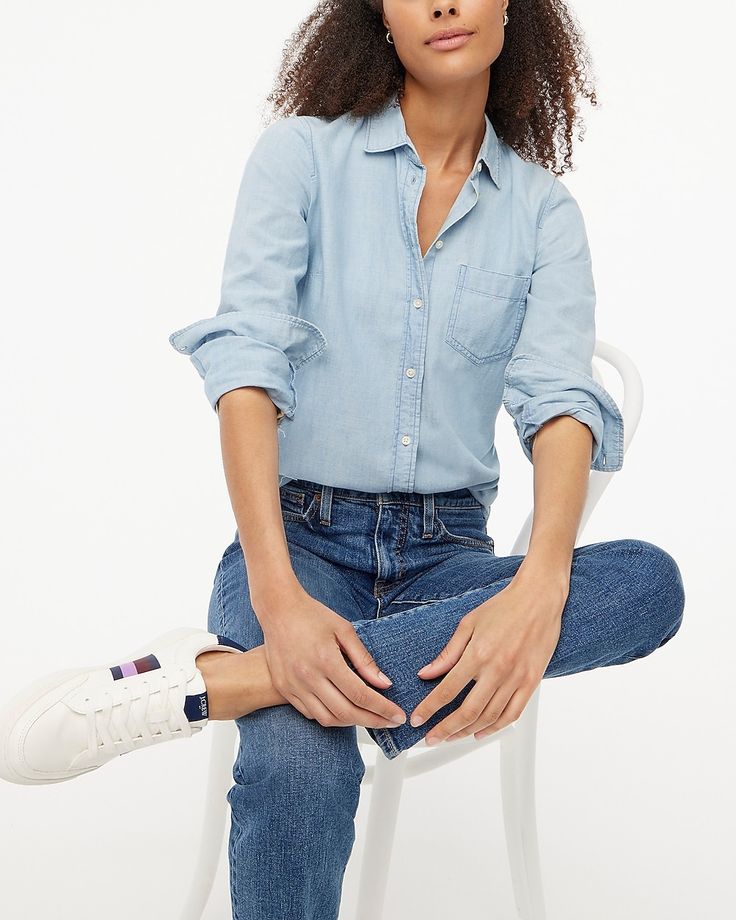 Chambray Shirt In Signature Fit Womens Chambray Shirt, Classy Yet Trendy, 30 Outfits, Winter Capsule Wardrobe, Light Jeans, Fall Capsule Wardrobe, Chambray Shirt, Outfit Combinations, J Crew Factory