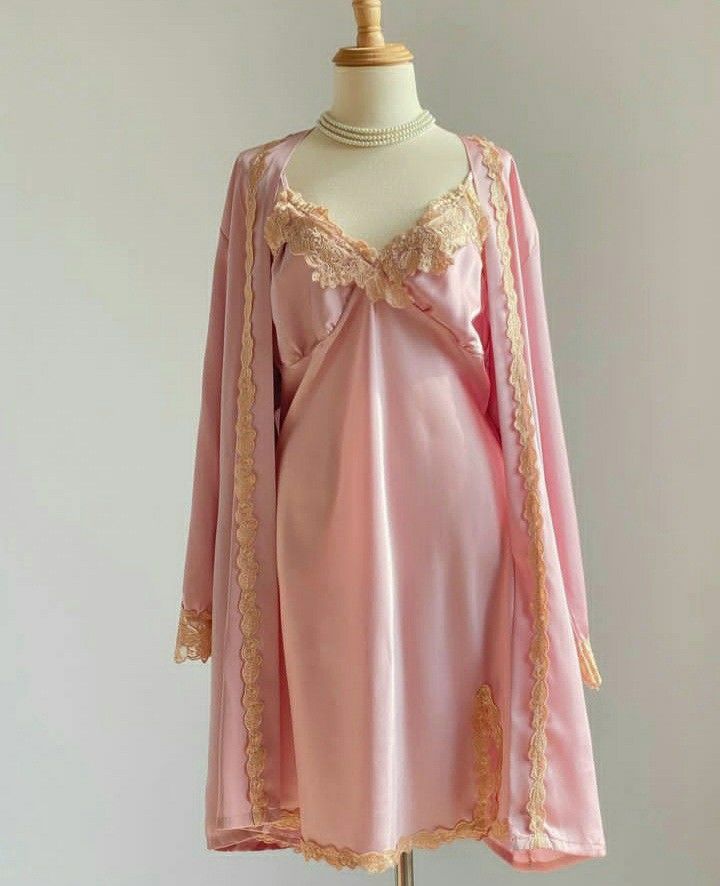 Cute Vintage Pajamas, Vintage Sleep Gown, 1950 Pajamas, 60s Pyjamas, Regency Era Sleepwear, 50s Pjs, 90s Pajamas Aesthetic, 1940s Pjs, 1940s Nightwear