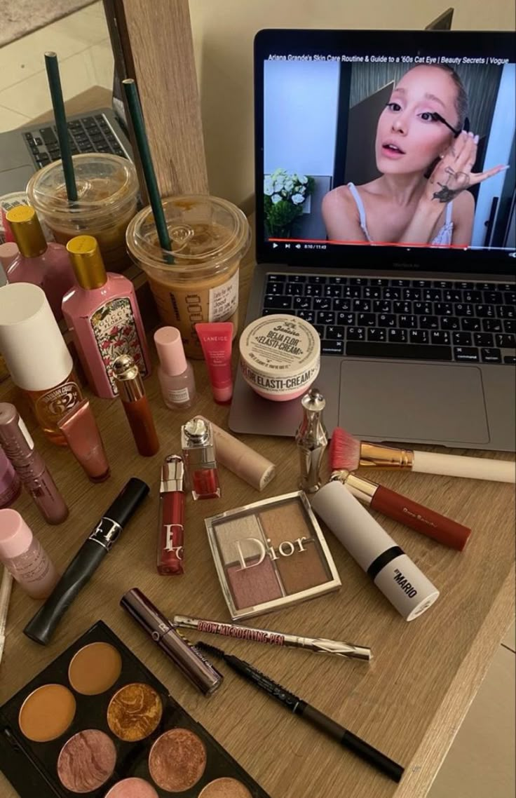 Mobile Arrangement, Pray Board, Face Palette, Vogue Beauty, 2025 Vision, Makeup Obsession, Makeup Items, روتين العناية بالبشرة, Makeup Essentials