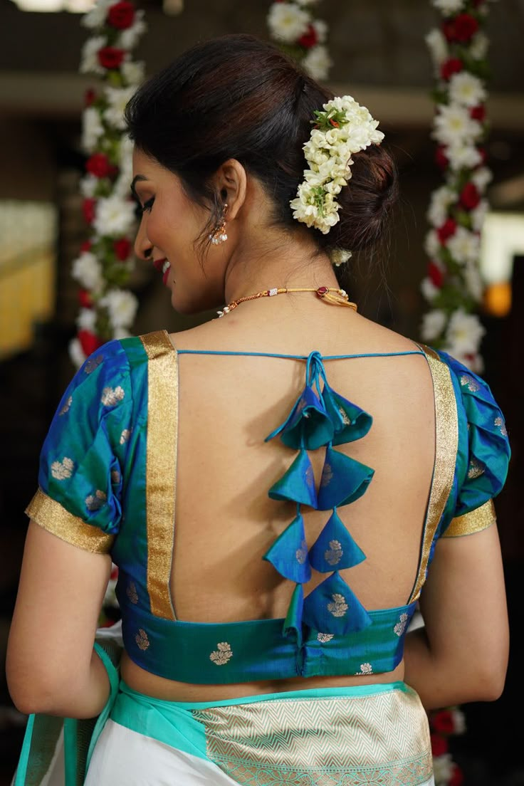 Back Huk Blouse Neck Design, Fancy Saree Blouse Designs Latest Back, Silk Saree Blouse Hand Work Designs Latest, Blouse Simple Back Neck Designs, Back Lace Blouse Designs, Trending Blouse Back Designs, Blouse Back Designs Latest, Back Neck Blouse Designs, Back Tie Blouse