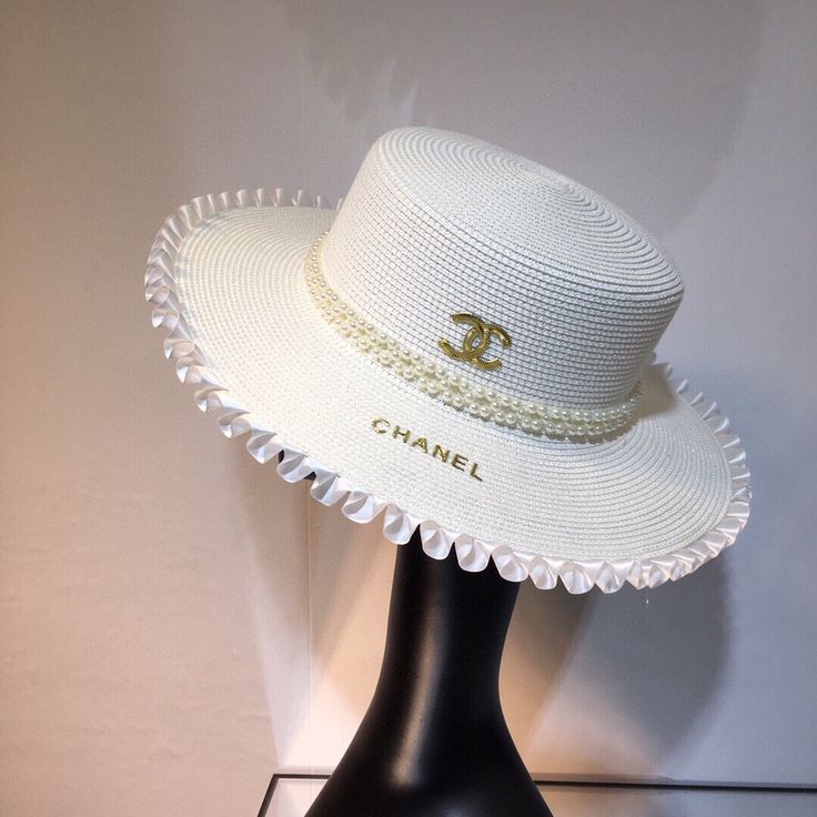 Chanel Hats Vintage, Luxury Hats For Women, Chanel Headwear, Old Money Hat, Chanel Hats, Hat Chanel, Chanel Hat, Luxury Hats, Chanel Outfit