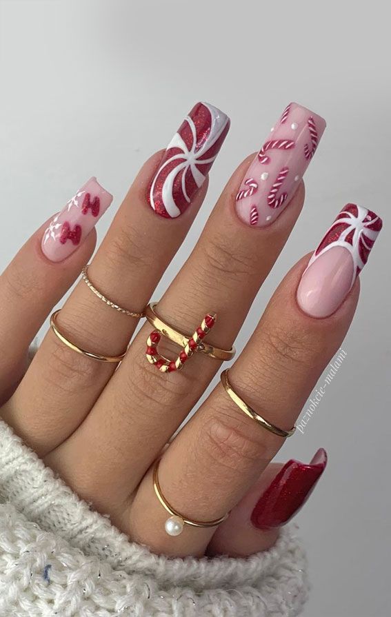 Fancy Christmas Nail Designs, Christmas Nails Unique, Nails Christmas Candy Cane, Fancy Christmas Nails, Christmas Nails Candy Cane, Christmas Candy Nails, Christmas Nails 2022, Blue Christmas Nails, Candy Nails