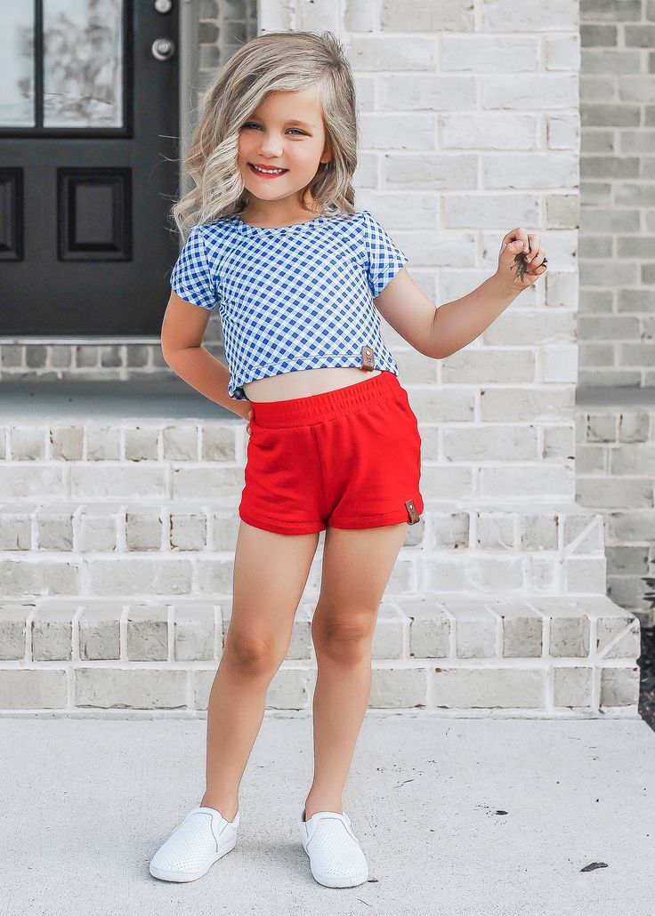 Short Girls Outfit Ideas, Red Shirt Outfits, Spring Outfits Kids, Short Girl Outfits, Kids Fashion Blog, Top Summer Outfits, Trendy Kids Outfits, Toddler Girl Shorts, Summer Outfits Kids