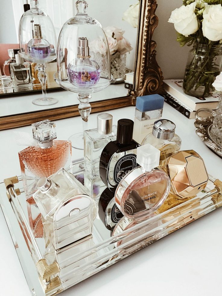 8 Chic Ways To Decorate Your Vanity Like A Parisian - WANDER x LUXE Bandeja Perfume, How To Organize Perfumes On Dresser, Profumo Victoria Secret, Koleksi Parfum, Perfume Organizer, Make Up Cosmetics, Perfume Storage, Perfume Display, Organizer Ideas