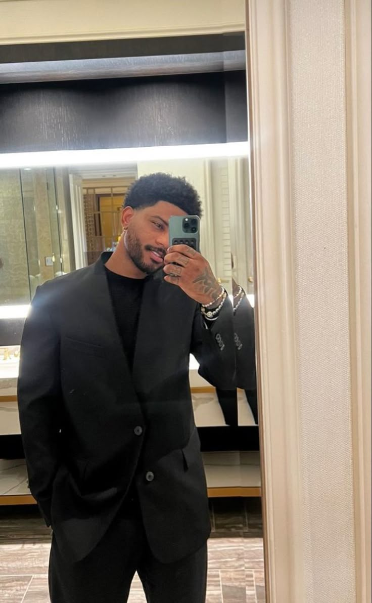 Black Boys Haircuts Fade, Bryson Tiller Wallpaper, Black Boys Haircuts, Masc Women, Cute Guy Pics, Bryson Tiller, Black Men Fashion Swag, Rap Aesthetic, Black Femininity