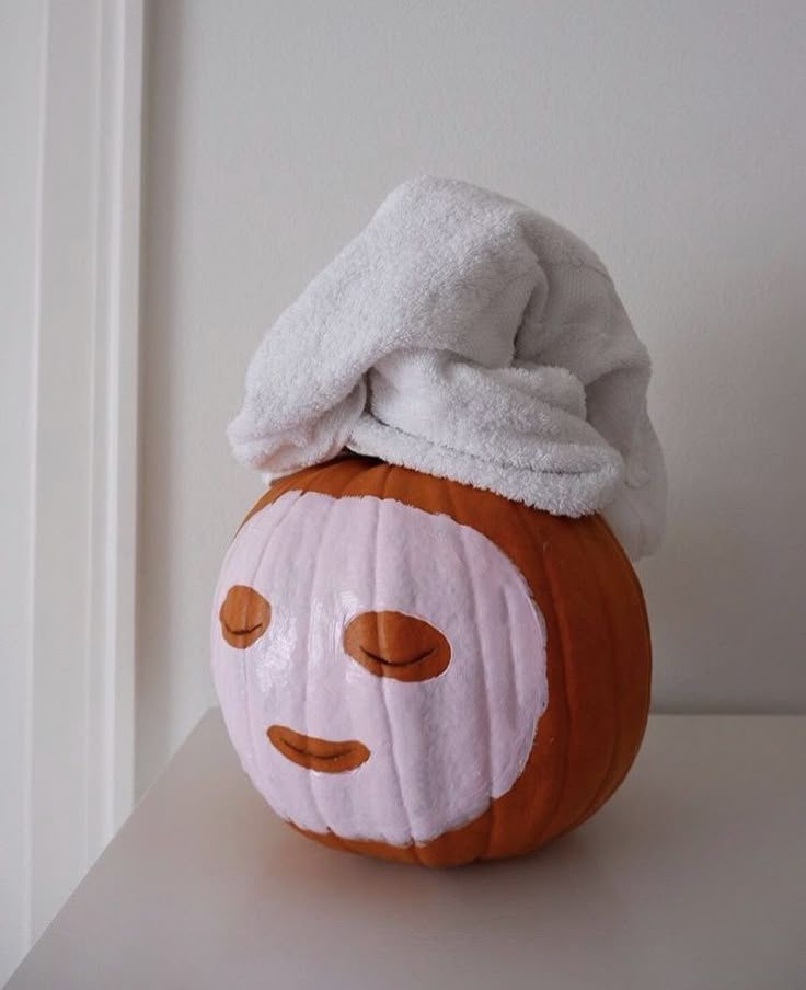 Pumpkin Facial, Esthetician Inspiration, October Vibes, Esthetics Room, Spa Room Decor, Esthetician Marketing, Autumn Skincare, Halloween Post, Pumpkin Mask