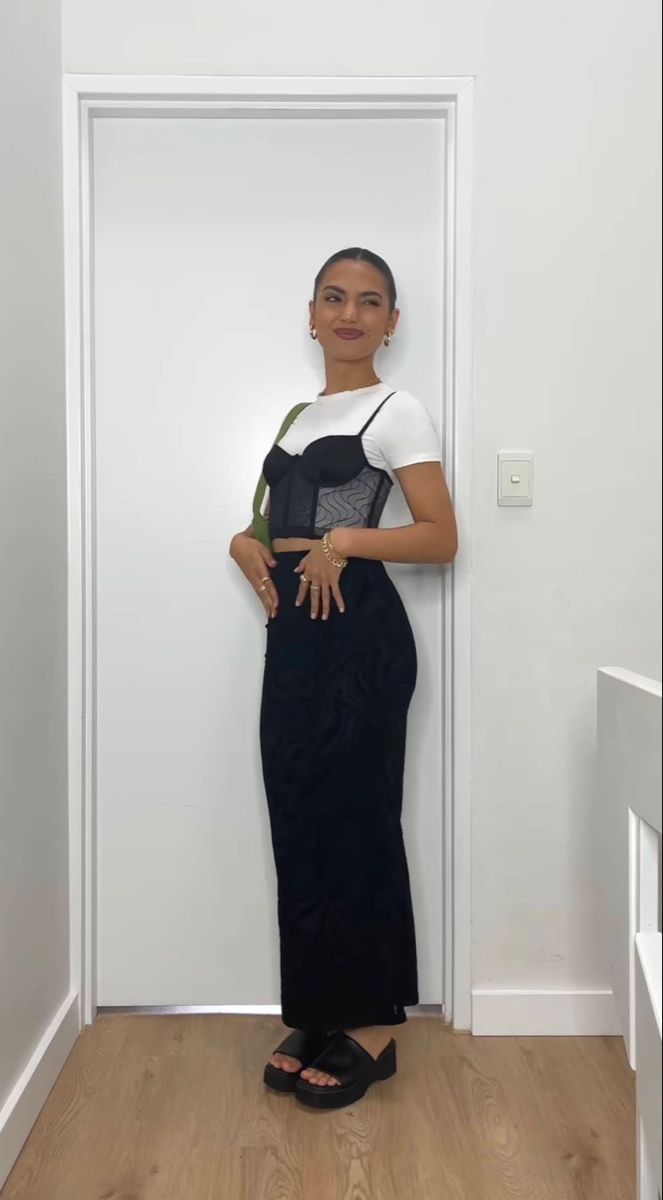 Spring Black Skirt Outfits, Long Skirt Outfits With Sandals, Long Black And White Skirt Outfit, Long Black Skirt Outfit Summer Casual, Long Skirt Heels Outfit, Styling Corset Top With Skirt, Long Black Skirt Outfit Fancy, How To Style Long Skirts Aesthetic, Long Fitted Skirt Outfit