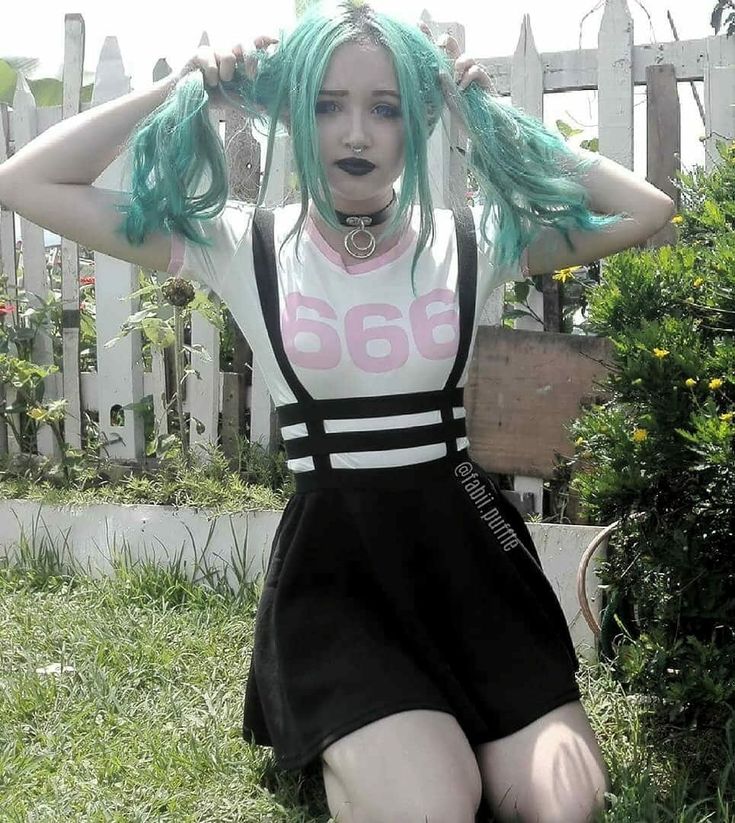 What Is The Pastel Goth Aesthetic Style | Pastel goth fashion, Pastel goth  outfits, Cute goth outfits