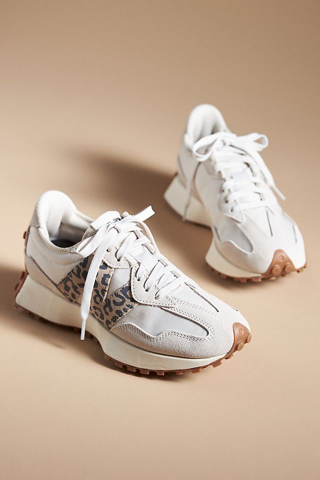 Comfortable Women's Shoes, Autumn Shoes Women, Sneakers Comfortable, Pretty Shoes Sneakers, New Balance 327, Comfort Shoes Women, Womens Tennis Shoes, Stunning Shoes, Casual Sneakers Women