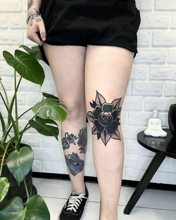 Old school knee tattoo by @vansztattoo on instagram Dark Knee Tattoo Designs, Knee Tattoo Matching, Black Out Knee Tattoo, Above The Knee Cover Up Tattoo, Cover Up Knee Tattoo, Above Knee Traditional Tattoo, Big Knee Tattoo, Knee Tattoo Cover Up, Neo Traditional Knee Tattoo