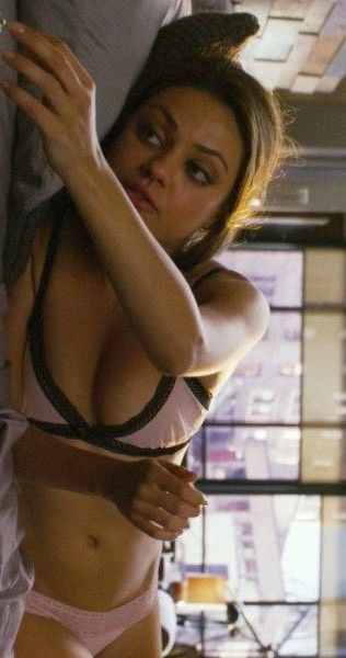 Mila Kunis Selfie, Mila Kunis Friends With Benefits, Mila Kunis Videos, Mika Kunis, Mila Kunis Young, Mila Kunis Photoshoot, Mila Kunis Hair, Jennifer Aniston Hair Color, Titanic 2