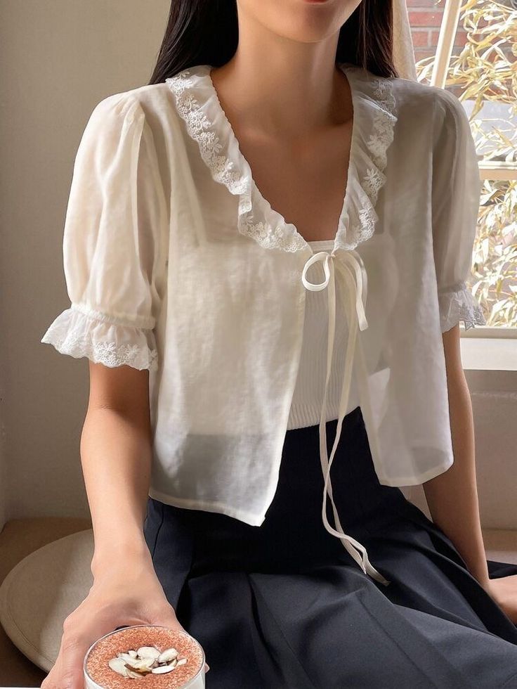 Korean Blouse, Fashionista Clothes, Trend Fashion, Looks Style, Casual Style Outfits, White Blouse, Fashion Sewing, Cute Casual Outfits, Daily Outfits