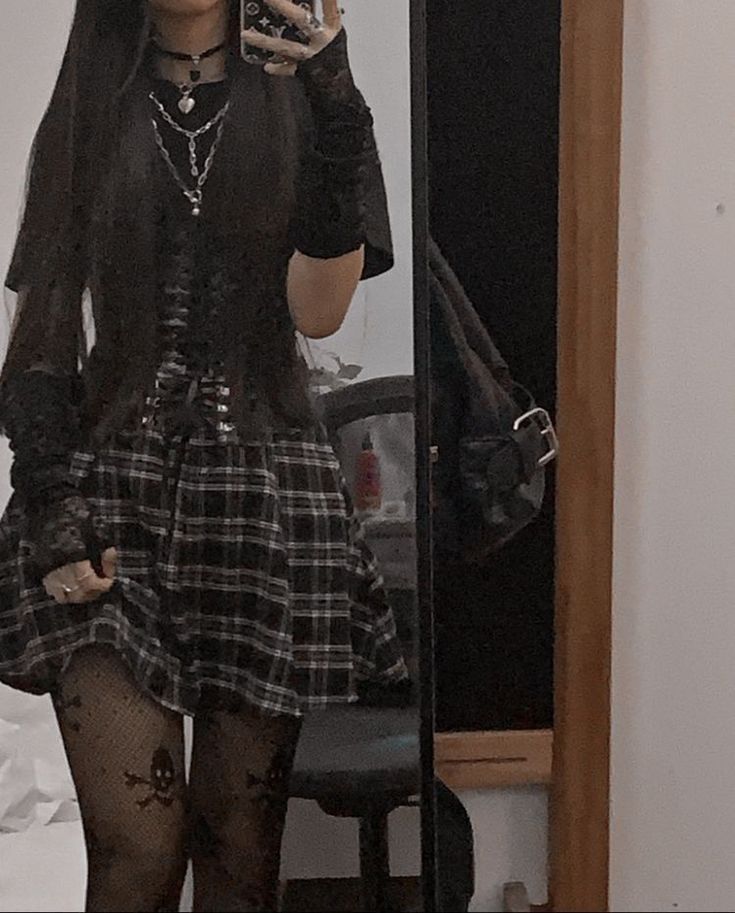 Look Grunge, E Girl Outfits, Alt Outfits, Aesthetic Grunge Outfit, Mia 3, Alt Fashion, Mall Goth, Swaggy Outfits, Goth Outfits