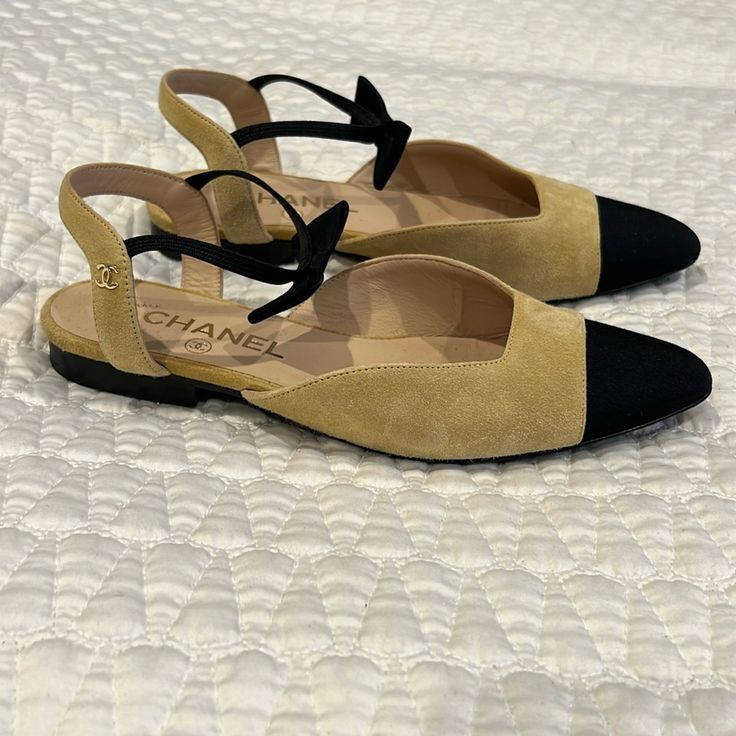 Item Condition Pre-Loved Good Exterior: Minor Scuff Marks. Sole: Visible Signs Of Use Shoes Chanel, Chanel Shoes, Mary Janes, Chanel, Size 6, Exterior, Women Shoes, Signs, Black