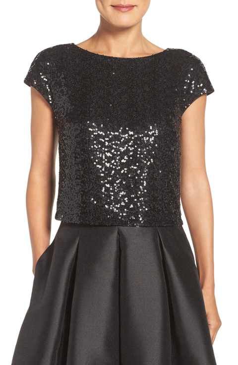 Black Sequin Top Outfit, Crop Top Elegante, Performing Outfits, Sequins Top Outfit, Mother Of The Bride Fashion, Black Sequin Top, Black Dresses Classy, Cocktail Outfit, Sequin Crop Top