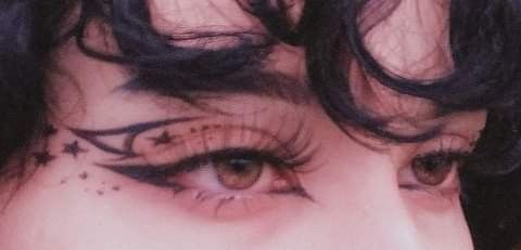 Harajuku Eye Makeup, Eyeliner Looks Goth, Artsy Eyeliner, Fairy Eyeliner, Eyeliner Inspiration, Makeup Practice, Maquillage On Fleek, Cute Eye Makeup, Graphic Makeup