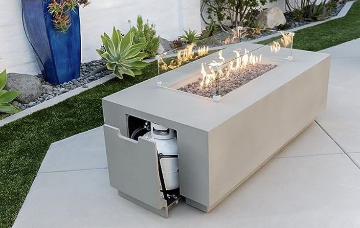 Propane Tank Storage, Outdoor Fire Pit Seating, Villa Ideas, Outdoor Fire Table, Outdoor Fire Pit Table, Luxury Landscaping, Gas Fire Table, Fire Pit Seating, Concrete Fire Pits