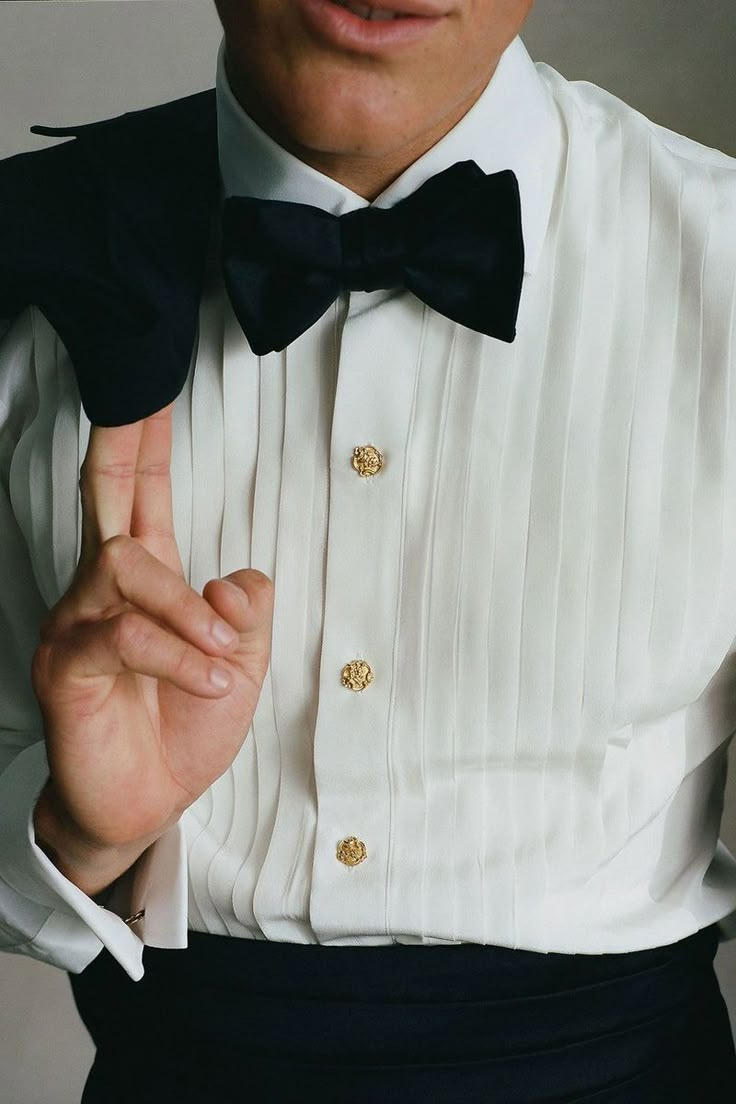 Bow Tie Outfits Men, Mens Formalwear, Tie Outfit, Wedding Tux, Classy Outfits Men, Wedding Suits Groom, Dress Suits For Men, Dinner Jacket, Tie Men