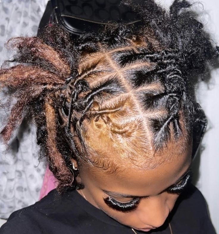 Retwist Locs Style Women, Retwist Styles For Short Locs, Best Braid Styles, Short Dreadlocks Styles, Dreads Styles For Women, Dreadlock Hairstyles For Men, Short Locs Hairstyles, Dreadlock Style, Dreadlock Styles