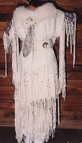 American Native American Buckskin Dresses | SparrowHawk's dress "Family Legacy" Basic 2-hide dress....I absolutely love this one.... Native American Wedding Dress, Buckskin Dress, American Wedding Dress, American Indian Clothing, Native Clothing, Native Beauty, American Dresses, Native American Wedding, Native American Dress