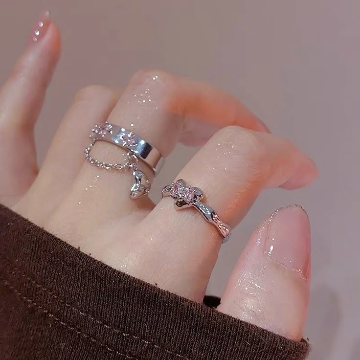 Aesthetic Rings For Women, Silver Jewelry Aesthetic Rings, Cute Rings Aesthetic, Aesthetic Silver Rings, Silver Piercings, Girly Rings, Korean Rings, Makeup Gadgets, Simple Jewellery Designs