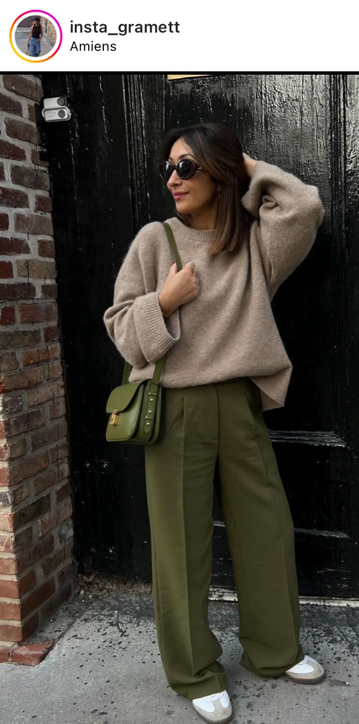 Big Sweater Work Outfit, Work Outfit Autumn Office Wear, Olive Wide Pants Outfit, Khaki Green Trousers Outfit, Fall Outfits Green Pants, Green Jeans Outfit Fall, Green Winter Outfits For Women, Army Green Trousers Outfit, Casual Teacher Outfit Ideas