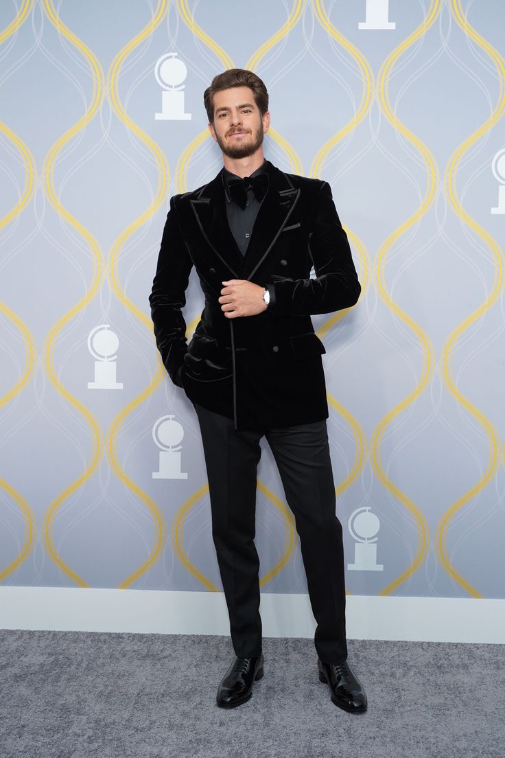 Black Velvet Suit, Cocktail Suit, Princess Diana Photos, Tom Ford Suit, Designer Suits For Men, Velvet Suit, Fashion Suits For Men, Tuxedo For Men, Black On Black