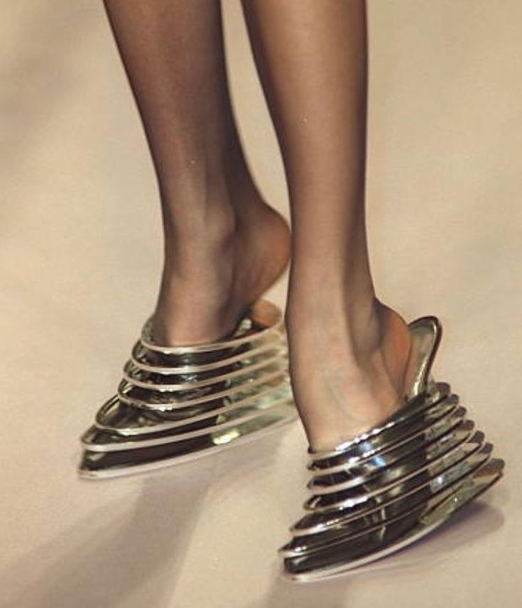 fashion rapport on Instagram: “@pacorabanne Spring Couture 1998 #pacorabanne #heels #mules #shoeaddict #fashioninspiration #stylefashion #couture #90sfashion” Hippie Shoes, Madame Gres, Runway Shoes, Futuristic Fashion, Fashion Life, Shoe Inspo, Aesthetic Shoes, Mode Inspo, Paco Rabanne