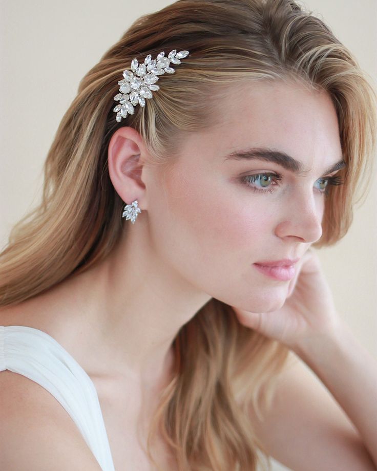 Crystal Bridal Hair Comb Floral Rhinestone Wedding Hair Comb - Etsy Floral Bridal Comb, Pearl Bridal Comb, Vintage Bridal Hair, Bridal Hair Combs Pearl, Wedding Comb, Bridal Clip, Wedding Clip, Beautiful Tiaras, Metal Comb