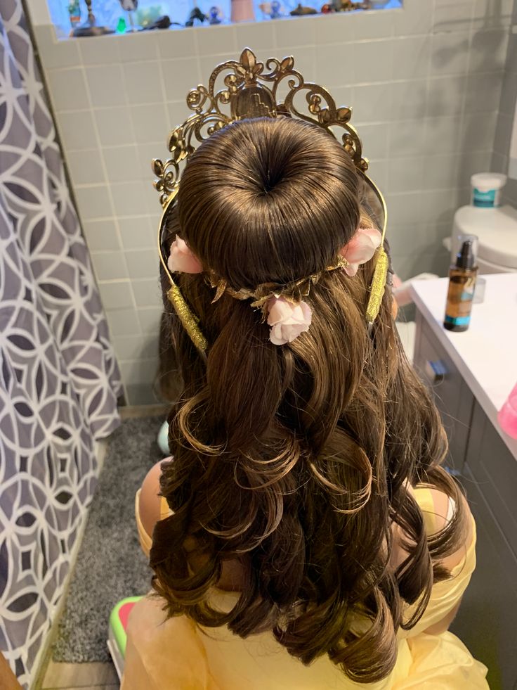 Beauty And The Beast Hairstyle Quince, Bell Princess Hairstyle, Birthday Party Beauty And The Beast, Bell Beauty And The Beast Hairstyle, Beauty And The Beast Wedding Party Attire, Beauty And The Beast Cincoañera, Girls Princess Hair, Princess Belle Hairstyle For Kids, Belles Hair Disney