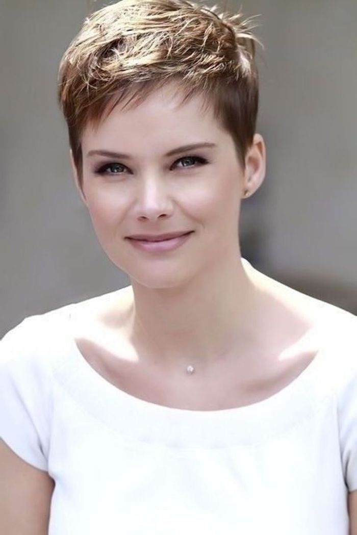 Der Pixie Cut 2021 - Ein Haarschnitt für die munteren Bob Cuts, Very Short Haircuts, Short Hair Pixie Cuts, Super Short Hair, Short Layered Haircuts, Popular Haircuts, Very Short Hair, Short Pixie Haircuts, Short Hair Haircuts