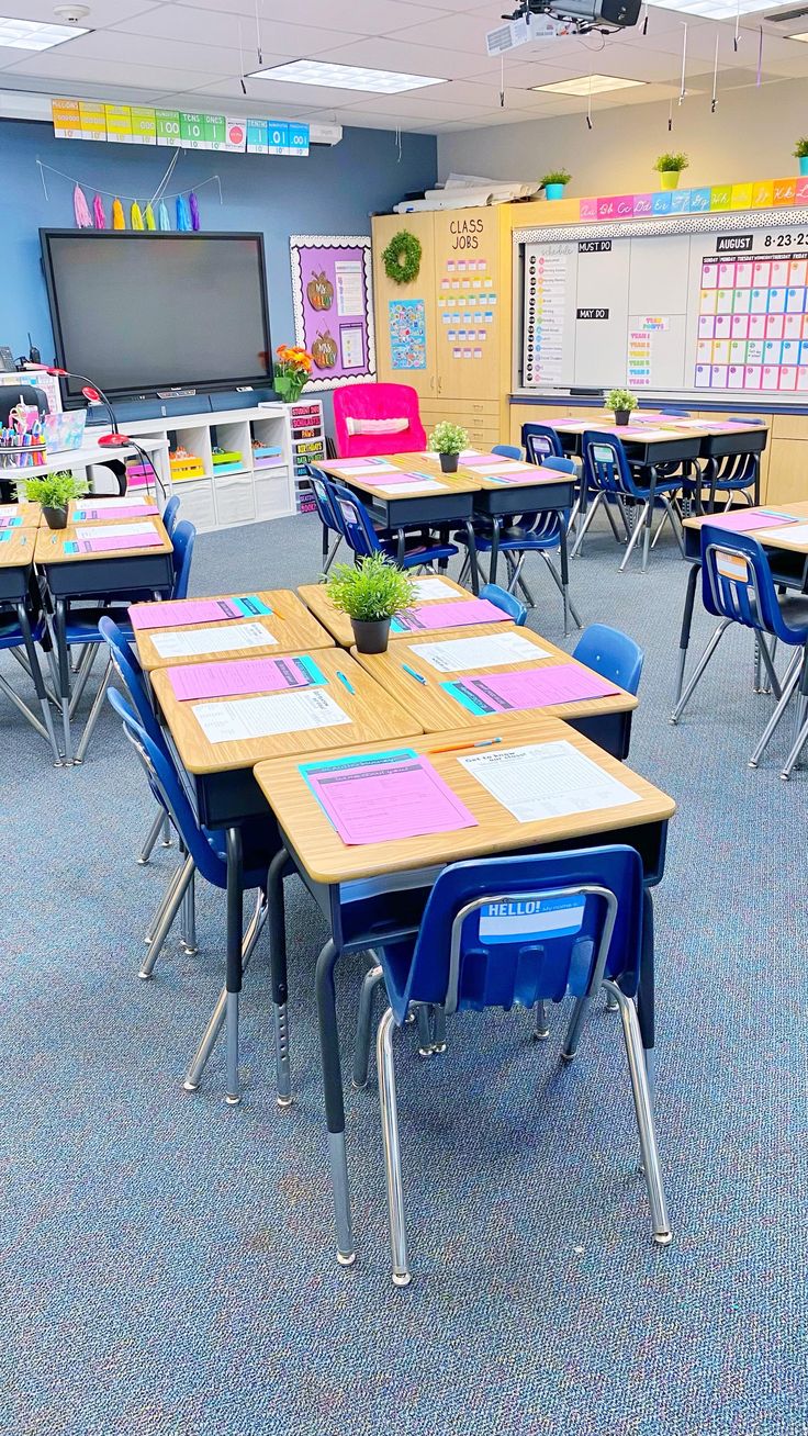 an empty classroom with desks and chairs