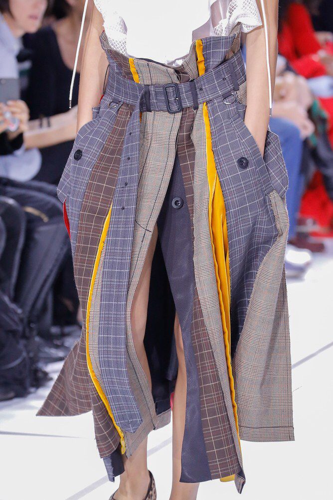 Sacai Spring 2018 Ready-to-Wear Fashion Show Details Deconstruction Fashion, Fashion 2018, Inspiration Mode, Vogue Paris, Looks Style, Mode Inspiration, Womens Fashion Trends, Fashion Details, Runway Fashion