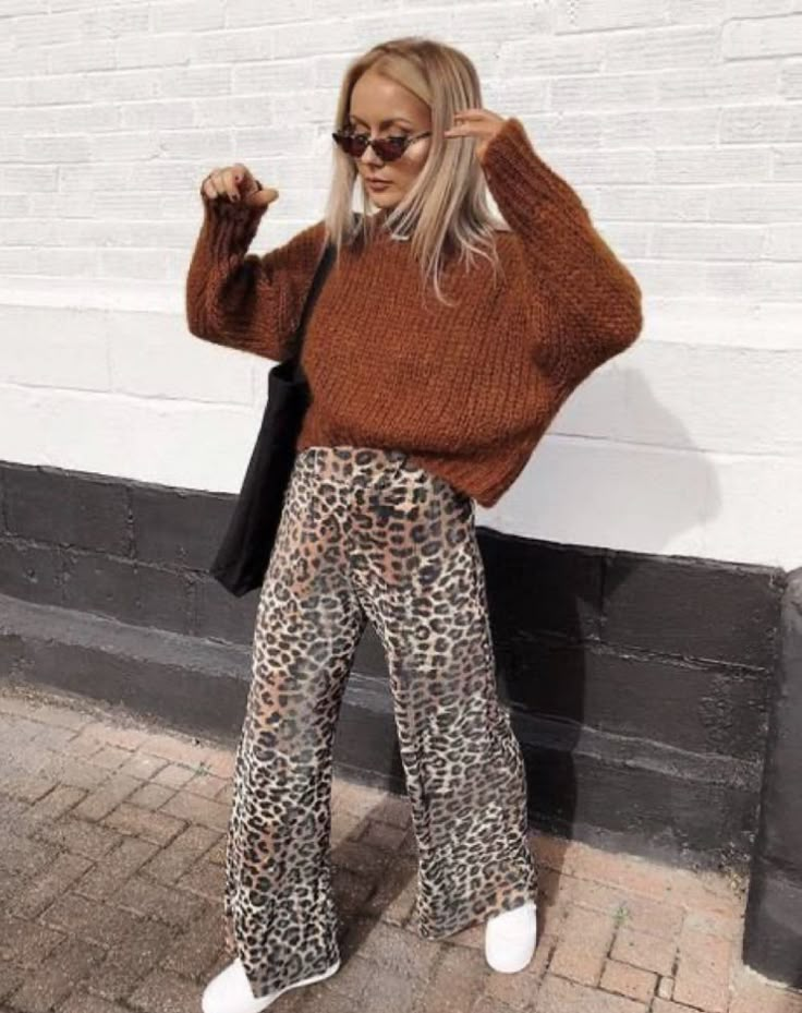 Wide Leg Outfit, Casual Denim Outfits, Legs Outfit, Leopard Print Pants, Skandinavian Fashion, Legging Outfits, Print Pants, Mode Inspiration, Denim Outfit