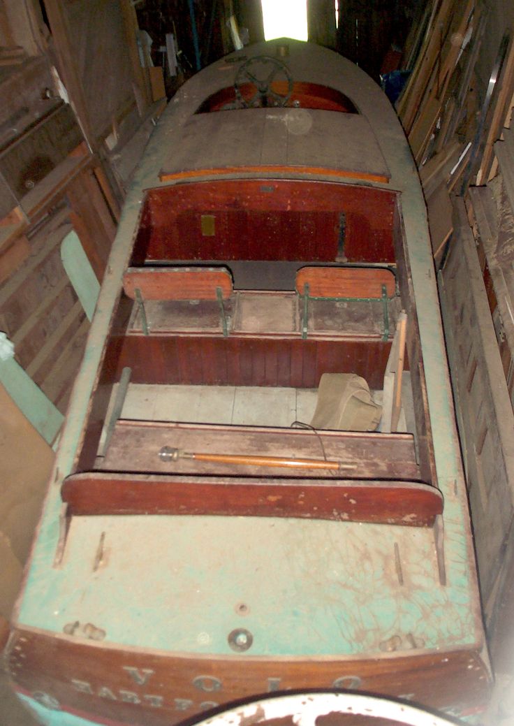 an old boat is sitting in the garage