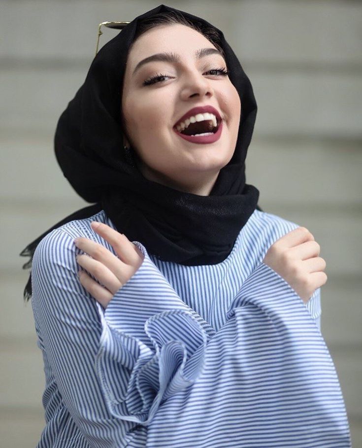 Half Hijab, Anime Red Hair, Half Shaved Hair, Casual College Outfits, Hijabi Fashion Casual, Arab Beauty, Hijabi Style, Cute Muslim Couples, Hijab Fashion Inspiration