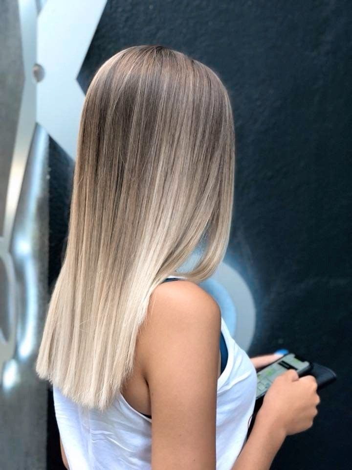 Straight Ombré Hair, Natural Blonde Hair With Dark Roots, Blonde Hair Balayage Dark Roots, Balaye Hair, Cold Blonde Hair Balayage, Balyage Blonde Brown, Blonde Balayage Straight Hair, Balayage Hair Blonde Dark Roots, Ash Blonde Hair Balayage